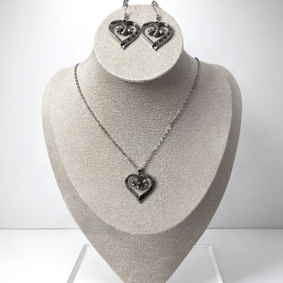Bone Heart Dog Paw Set - Picture 1 of 3